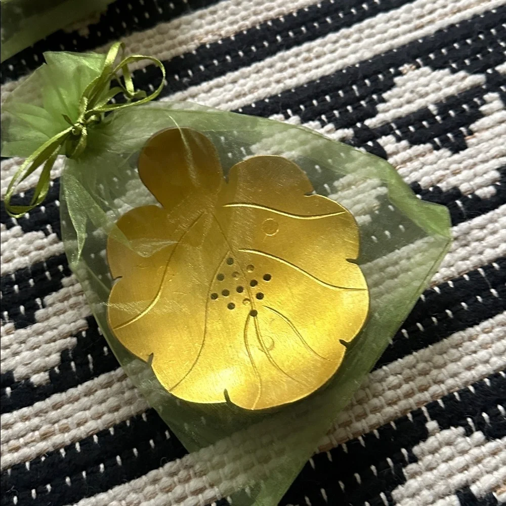 Gold Flower or leaf -Shaped Decorative Soap Dish handmade